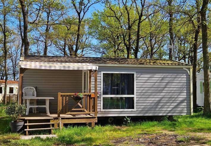 Camping pour 5 personnes, avec Terrasse et Jardin ainsi que Piscine et Vue