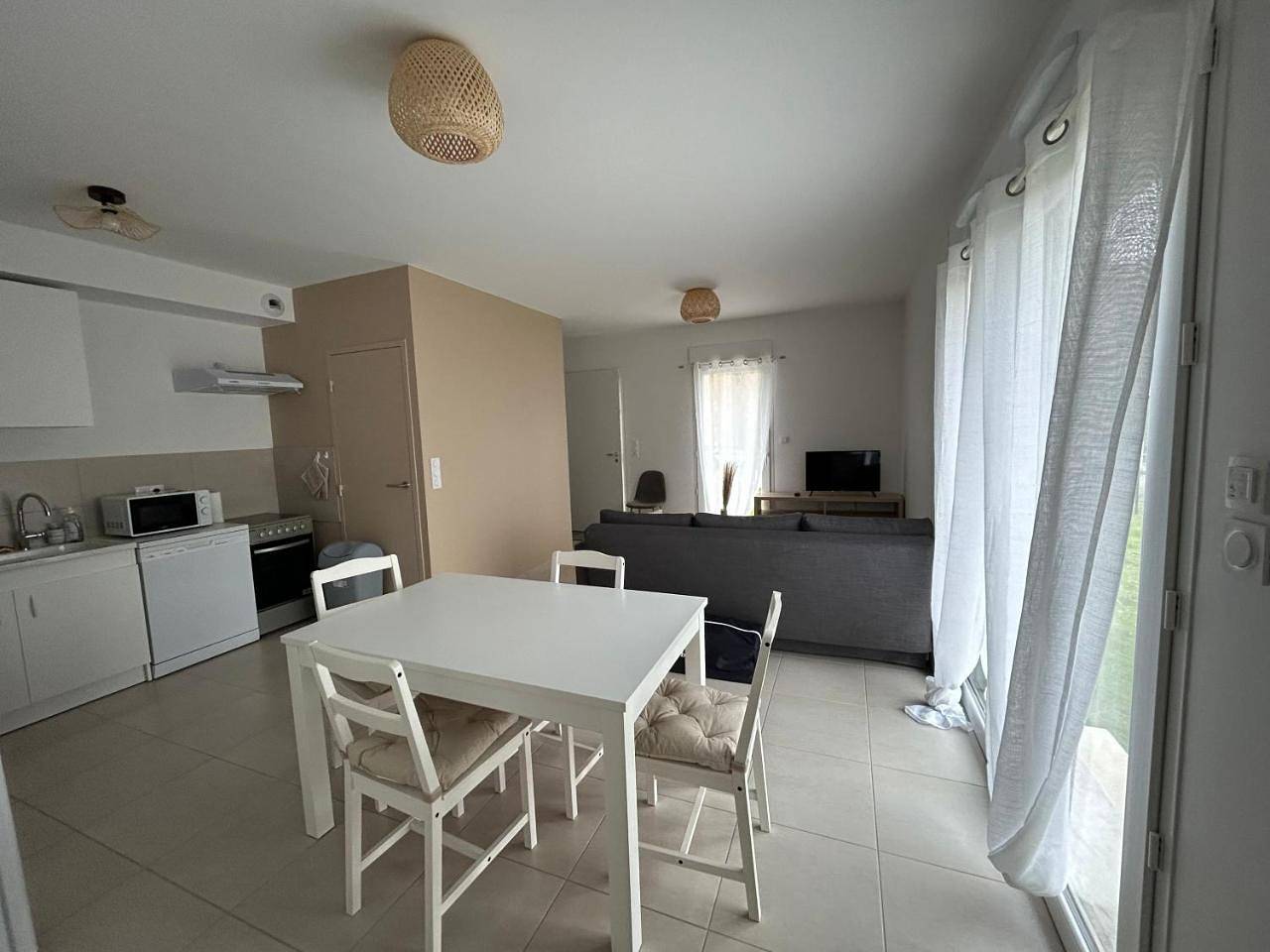 Appartement entier, Appartement avec jardin in Châteauneuf-de-Galaure, Région de Valence