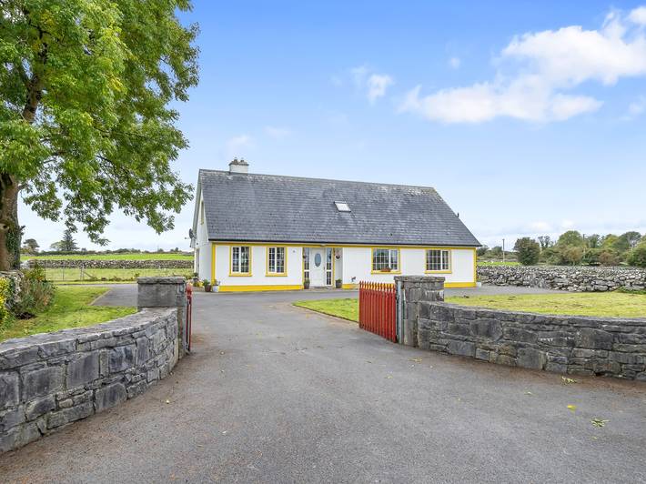 Holiday rental for 12 people, with garden in County Mayo