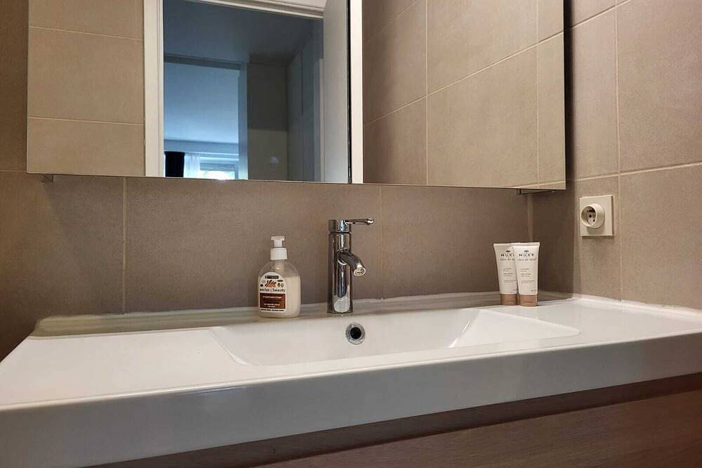 Ganze Wohnung, Serene studio in European Quarter perfect for your city getaway in Etterbeek, Brüssel und Umgebung