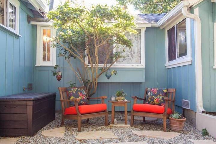 Entire apartment, John Steinbeck's Writer's Studio: Home of Classic American Author - 30 night min in Pacific Grove, Monterey County