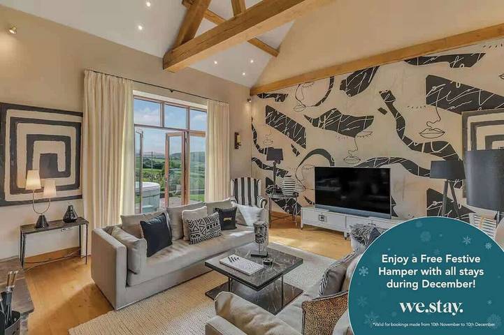 Holiday rental for 10 people, with balcony and hot tub as well as garden, with pets in Brecon