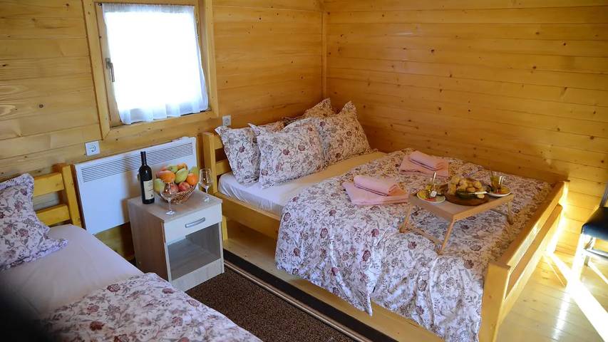 Bungalow für 4 Personen, mit Balkon und Garten in Montenegro