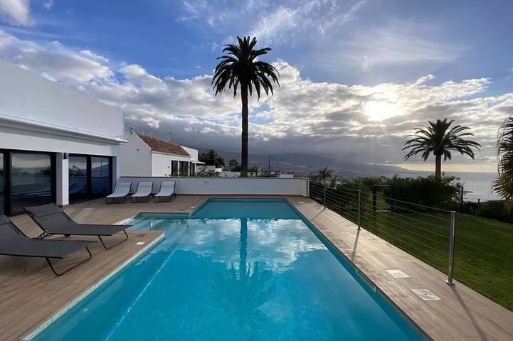 Ferienhaus für 6 Personen, mit Pool und Balkon sowie Garten