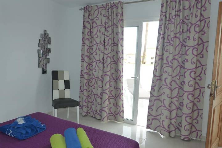 Sunningdale Villa Tenerife.Heated Pool Entertainment Activities Holiday Complex in Golf del Sur, San Miguel de Abona