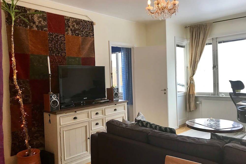Entire apartment, Comfortable location with balcony overlooking the park! in Östermalms stadsdelsområde, Stockholm