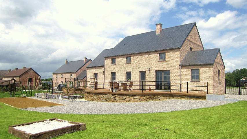 Location de vacances pour 9 personnes, avec jardin à Doische