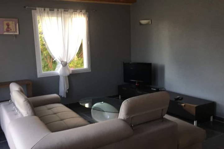 Entire apartment, Contemporary cottage between Ubaye and Durance overlooking the lake of Serre Ponçon 2 in Le Sauze-du-Lac, Gap region