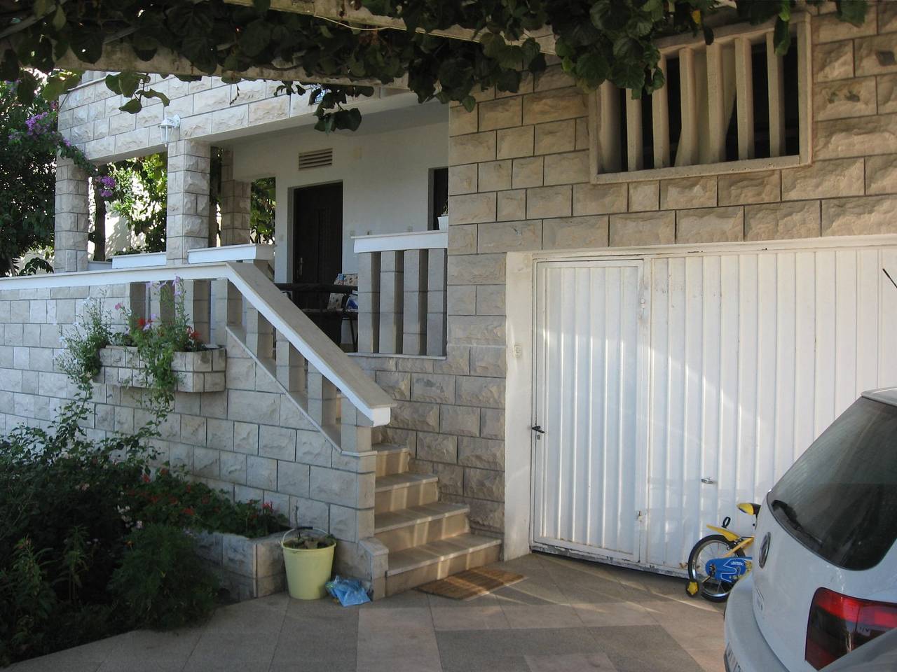 Ganze Wohnung, 1-Zimmer-Ferienwohnung mit Terrasse und Meerblick Slatine, Ciovo A-17456-c in Ciovo