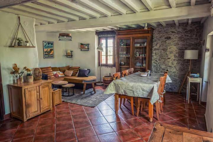 Location de vacances pour 6 personnes, avec vue ainsi que piscine et jardin à Villelongue-dels-Monts - 3