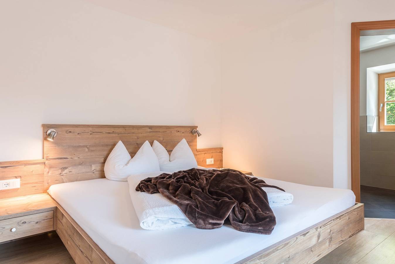 Appartamento intero, Appartamento "Ringelblume Biohof Unterspisser" con vista montagna, balcone e Wi-Fi in San Pietro in Valle, Laion