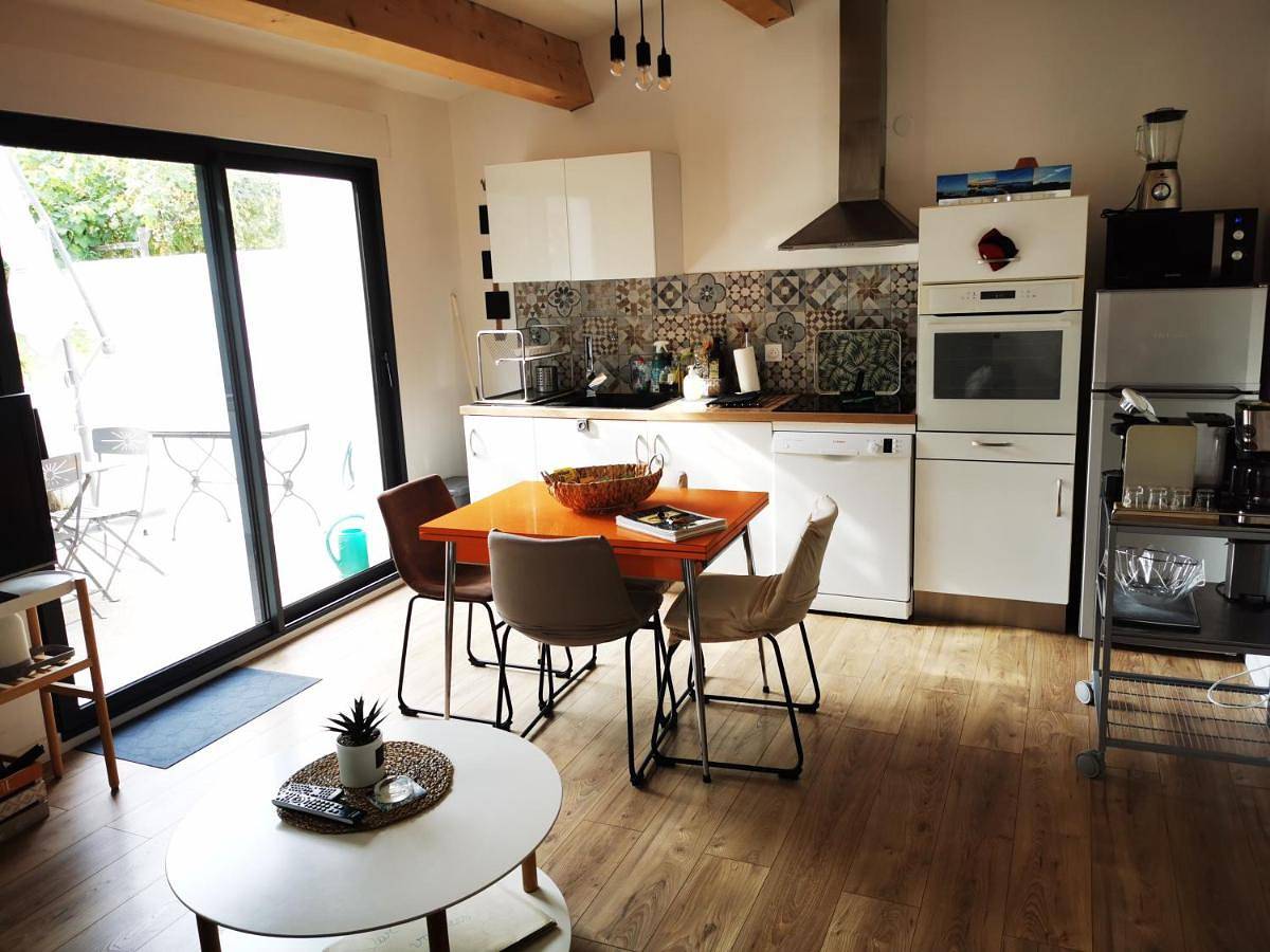Appartement entier, One-Bedroom Apartment in Balaruc-le-Vieux, Côte méditerranéenne (France)