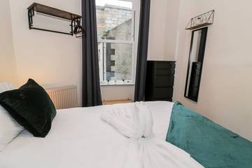 Log Cabin for 2 People in Barmouth, Gwynedd, Photo 3