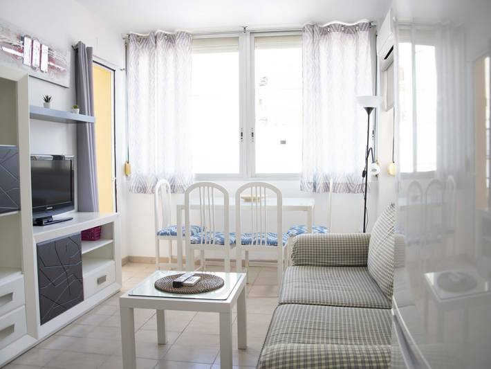 Apartamento de férias inteiro, Apartamento de férias para 4 pessoas com piscina in La Carihuela, Torremolinos