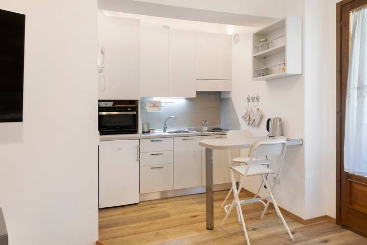 Appartamento intero, Casa Vacanze 'Super Mini Lanzada -' con Vista Montagna, Balcone e Wi-Fi in Lanzada (Borgo), Lanzada