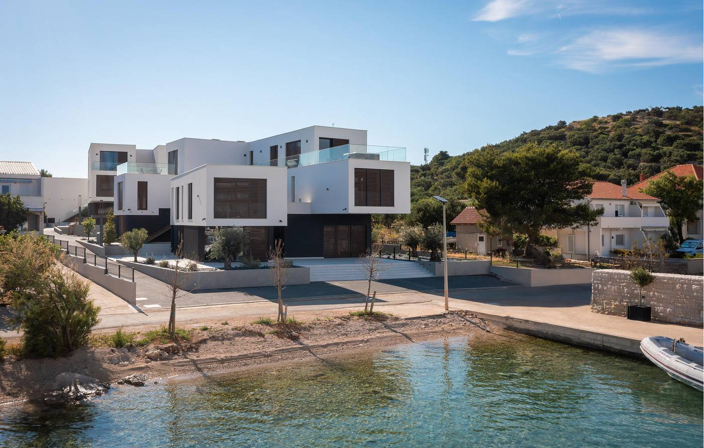 Ganze Ferienwohnung, Charmantes Apartment mit Terrasse, WLAN und 2 km entferntem Strandzugang in Murter