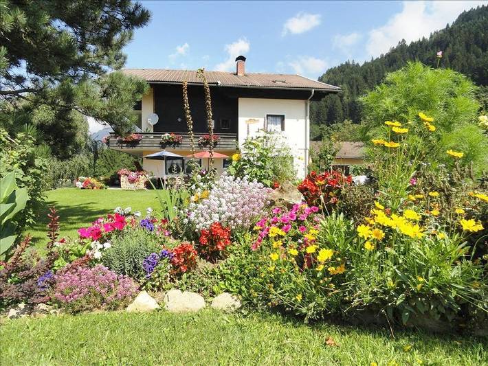 Ferienwohnung für 6 Personen, mit Terrasse und Garten sowie Pool und Sauna am Millstätter See