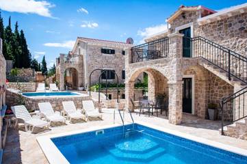 Ferienhaus für 24 Personen, mit Garten und Balkon in Kroatien