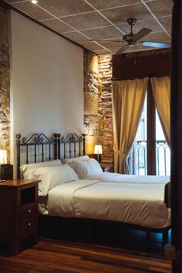 Double Room with Shared Toilet in Kontxa hondartza - Playa de la Concha (San Sebastian), San Sebastian