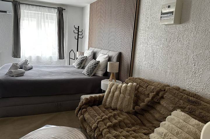 Gîte pour 2 personnes, avec Terrasse ainsi que Jardin et Piscine dans Grandvillers