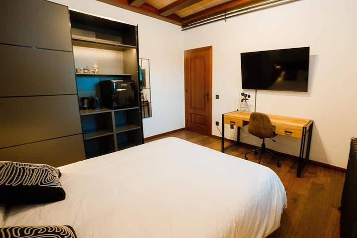 Suite Airport 2 (private bathroom) a 8 minutos  en coche del aeropuerto in El Prat de Llobregat, Bajo Llobregat
