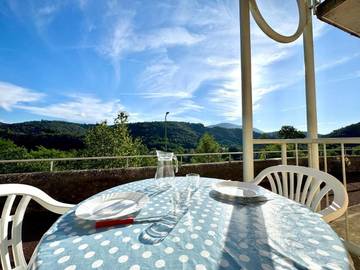 Gîte pour 2 personnes, avec balcon et vue à Meyras