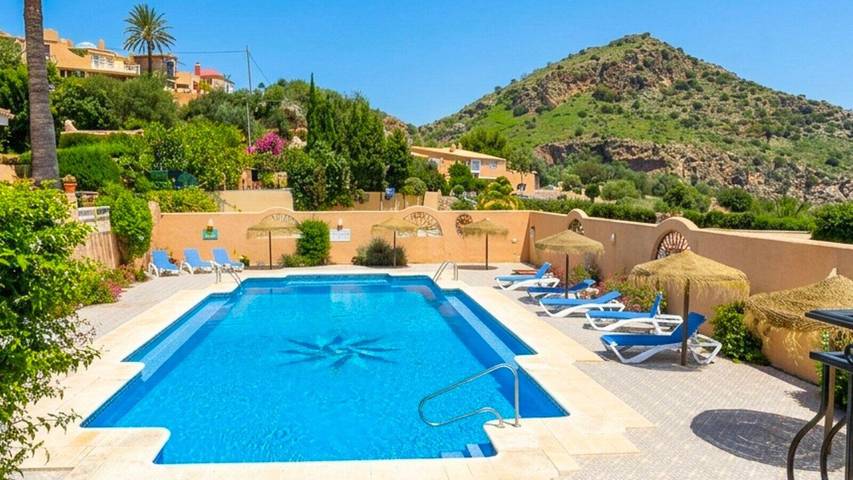 Villa für 4 Personen, mit Balkon/Terrasse