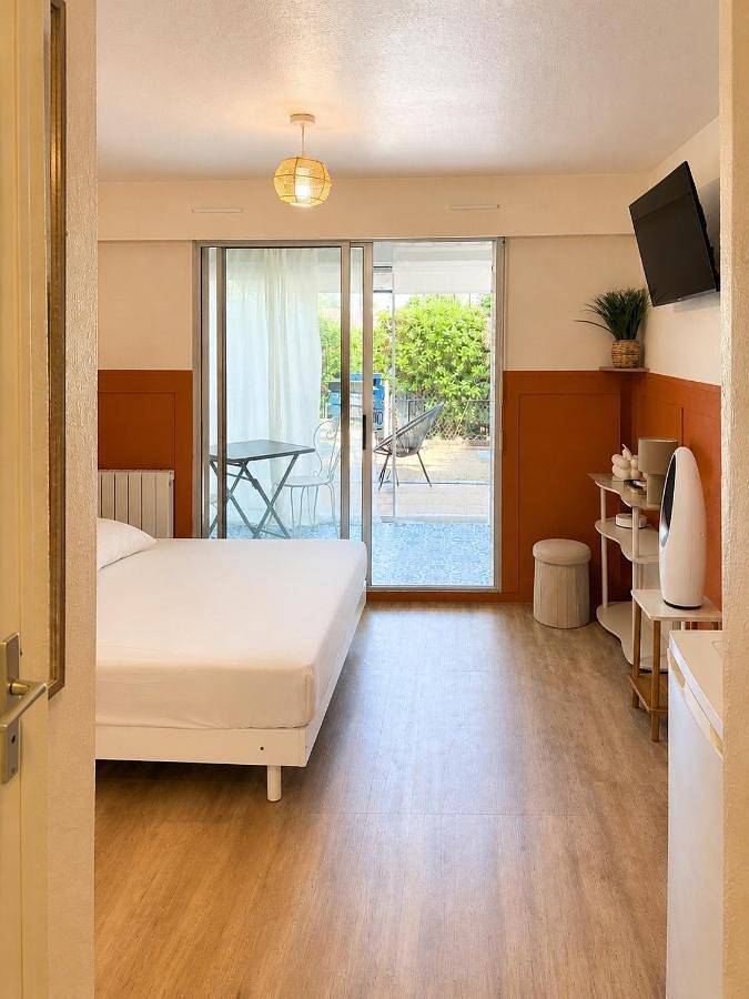 Gîte pour 2 personnes, avec terrasse et piscine dans Tamaris - 3