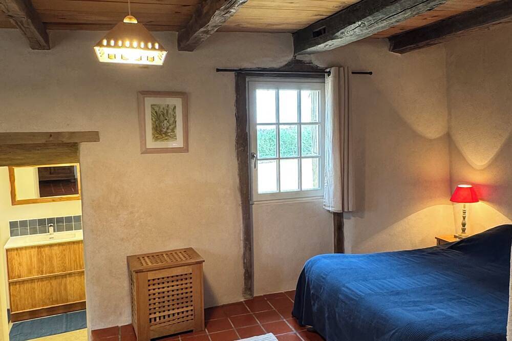 Gîte de Charme avec piscine chauffée et jacuzzi dans un calme absolu in Vergt, Périgord Blanc