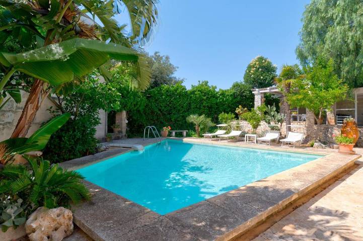 Casa vacanza per 2 persone, con giardino e panorama nonché piscina ad Ostuni