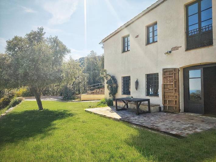 Gîte pour 18 personnes, avec vue ainsi que piscine et jardin, adapté aux familles dans San Celoni - 2