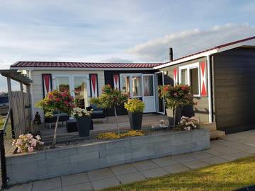Chalet für 4 Personen, mit Balkon/Terrasse und Terrasse in Serooskerke
