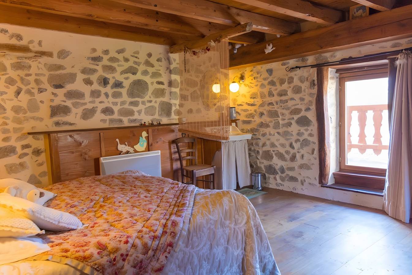 Ferienhaus „La Basse Cour“ mit Gemeinschaftspool, Terrasse und Wlan in Deux-Grosnes, Villefranche-sur-Saône und Umgebung