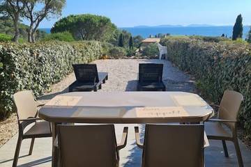 Gîte pour 4 personnes, avec piscine dans Plage de Gigaro