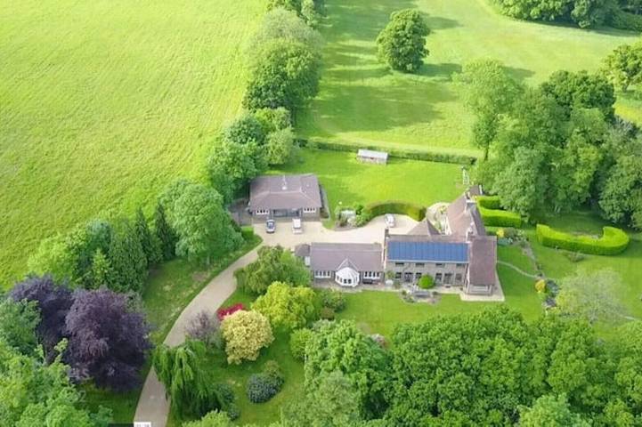 Vacation rental for 6 people, with yard in Surrey Hills