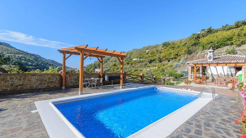 Finca für 5 Personen, mit Pool und Balkon/Terrasse in Nerja - 2