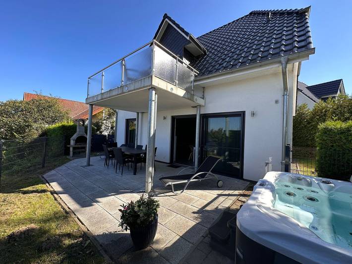 Ferienhaus für 6 Personen, mit Whirlpool und Sauna sowie Pool und Garten, kinderfreundlich in Göhren-Lebbin - 4