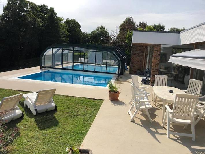 Location de vacances pour 8 personnes, avec Terrasse ainsi que Jardin et Piscine à Manneville-sur-Risle