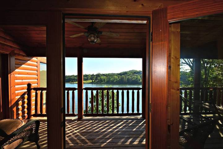 Log cabin for 5 people, with hot tub and balcony in Douglas Lake