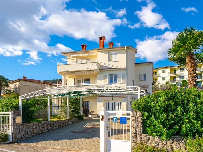 Ferienwohnung für 3 Personen, mit Terrasse und Garten in Lovran