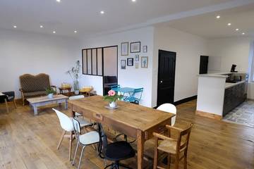 Gîte pour 6 personnes, avec jardin ainsi que terrasse et piscine à Naucelle