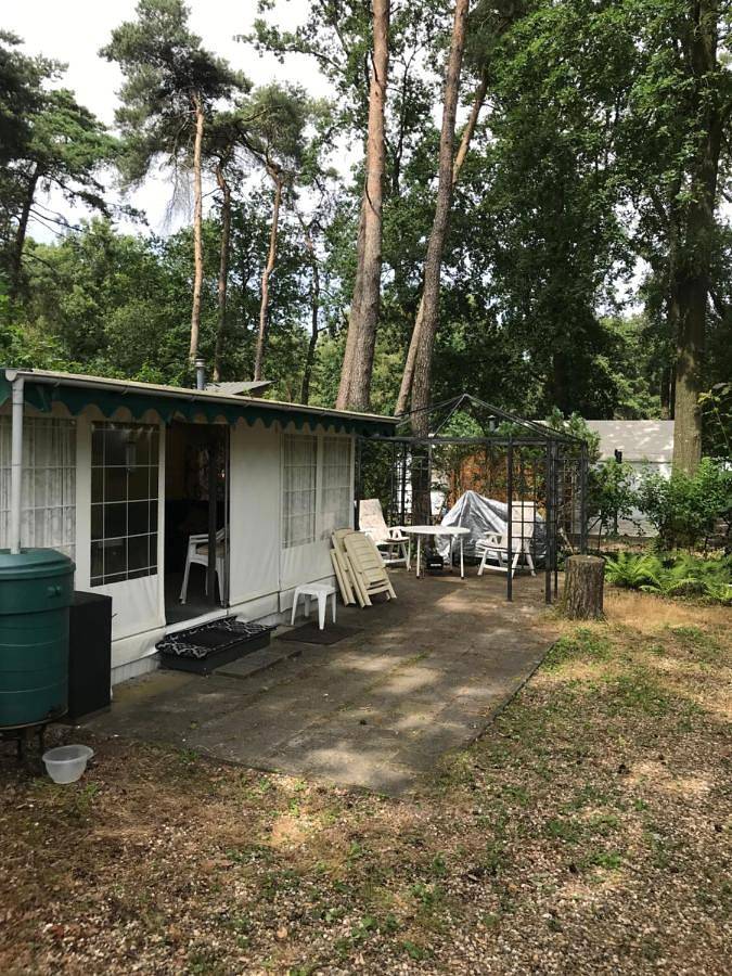 Camping voor 4 personen, with Terras and Tuin as well as Zwembad and Uitzicht in Belgisch-Limburg
