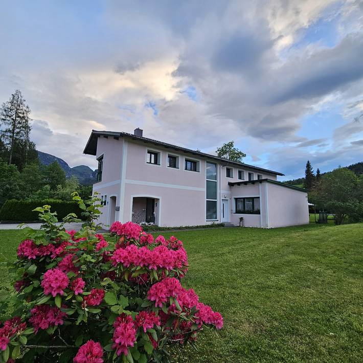 Ferienwohnung für 5 Personen, mit Balkon und Pool in Totes Gebirge