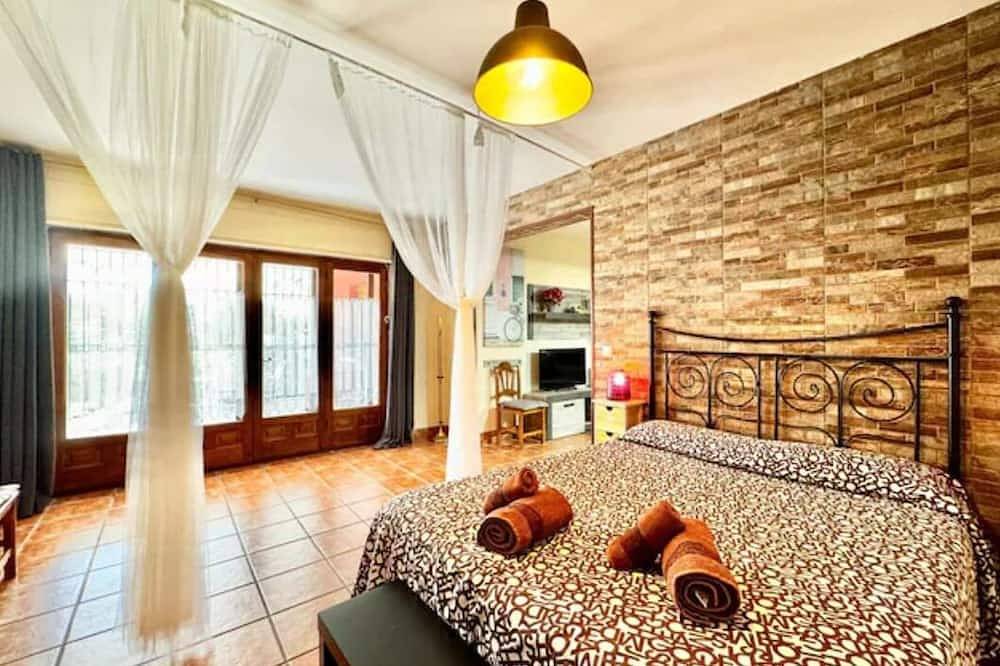Pedriza-la casa de Galapagar, alojamiento con encanto, terraza y vistas a jardín in Galapagar, Provincia de Madrid