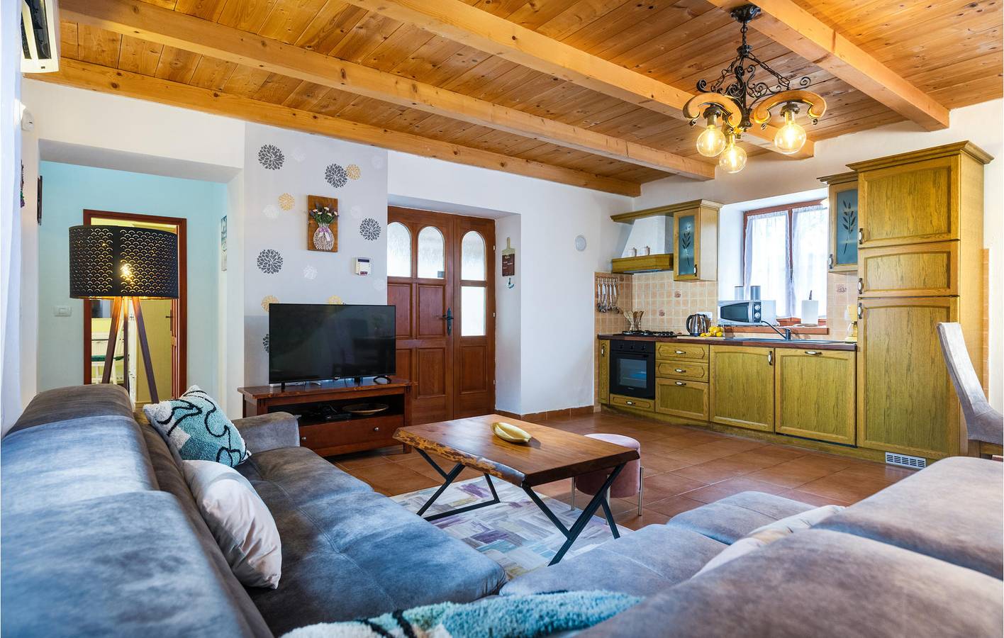 Geräumige 2-Zimmer-Wohnung mit Pool, WLAN und Zugang zum 2 km entfernten Strand in Marčana, Südküste Istrien