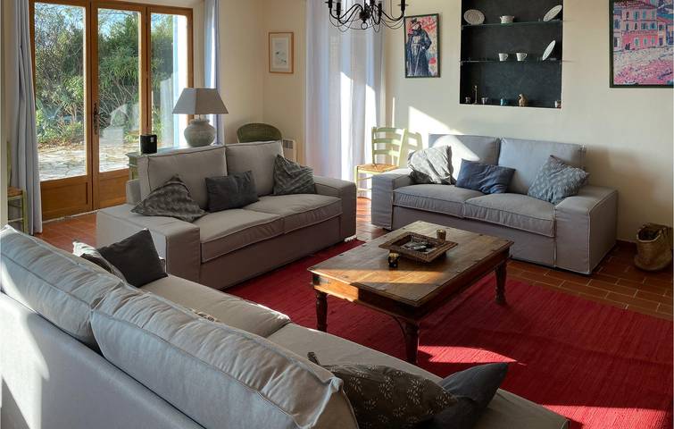 Retiro junto a la piscina | Aparcamiento | WiFi | A pie de la ciudad in Entrecasteaux, Región Brignoles
