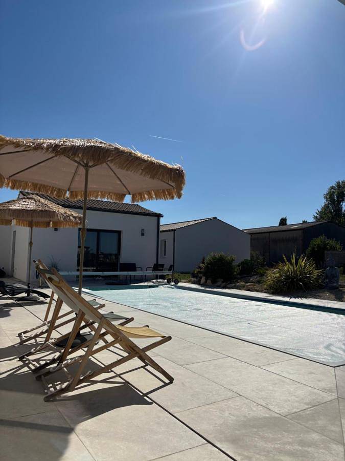 Gîte pour 2 personnes, avec piscine ainsi que jacuzzi et jardin à Gémozac - 2