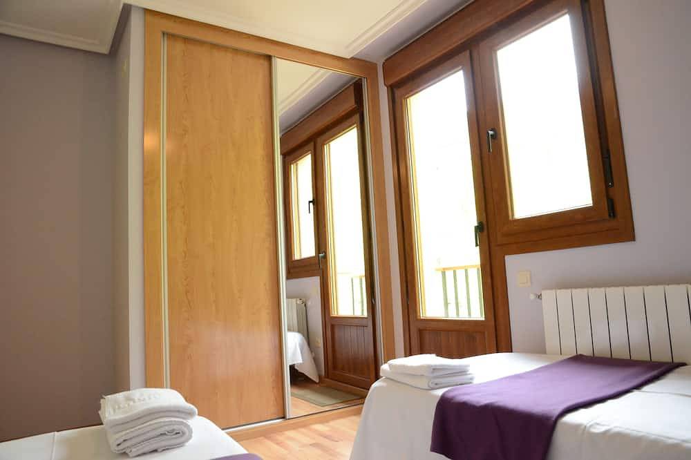 Apartamento entero, Apartamentos El Rincón De Limes in Cangas del Narcea, Cordillera Cantábrica
