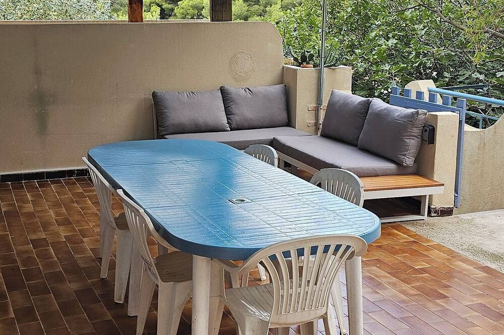 Entire apartment, Le Cabanon Bleurivage Bord de mer Calanque des Figuiéres in Ensuès-la-Redonne, Istres region