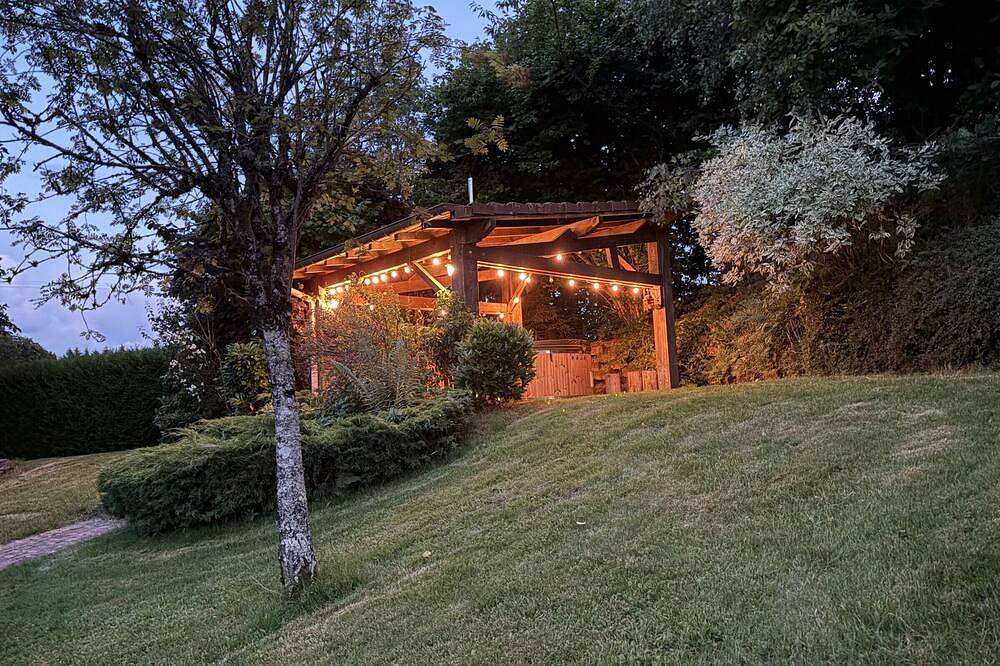 Spacieux Gîte Proche Forêt avec Sauna, Baby Foot et Activités Extérieures - À 10 min de Remiremont in Saint-Nabord, Région d'Épinal